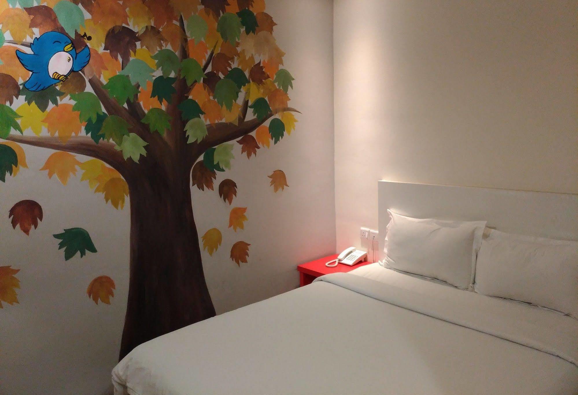 Hotel Strawberry Fields Petaling Jaya Exterior foto